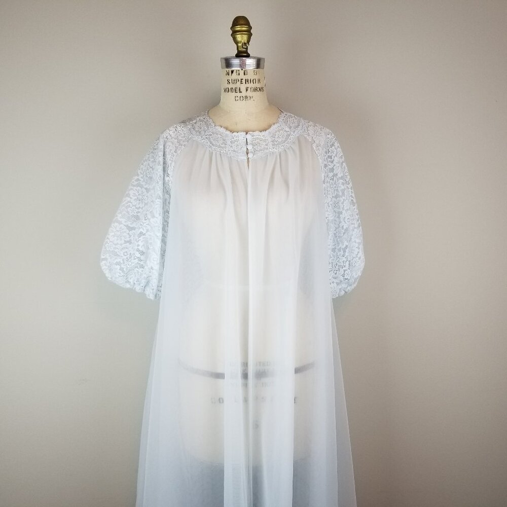 Vintage 1950's Long Pale Blue Lace Peignoir Front Closure Babydoll Robe Size 38
